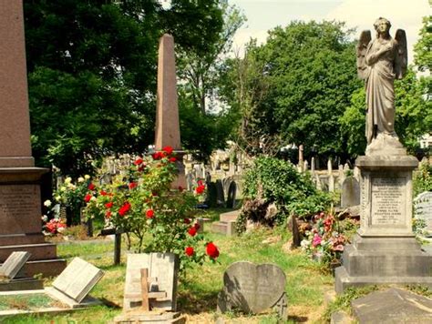 Visiting Kensal Green Cemetery in London - The Traveler's Way