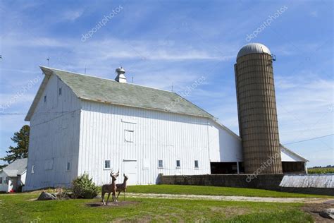 Agriculture Landscape With Old Barn — Stock Photo © maxym #17196589