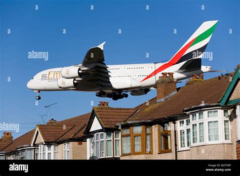 Emirates Airbus / Air Bus A380-861 A6-EDH plane landing over roof tops ...