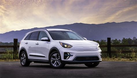 2022 Kia Niro EV Almost Exactly the Same but With a New Kia Logo