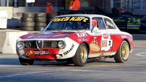 Alfa Romeo Giulia GTAm Gr.5 racing - Pure sound, flatout, camera car ...