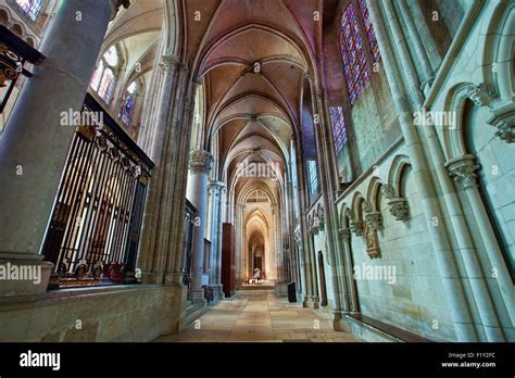 Auxerre cathedral burgundy hi-res stock photography and images - Alamy