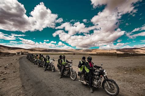 Leh Ladakh Bike Trip 2020 Packages, Book @ ₹15,999