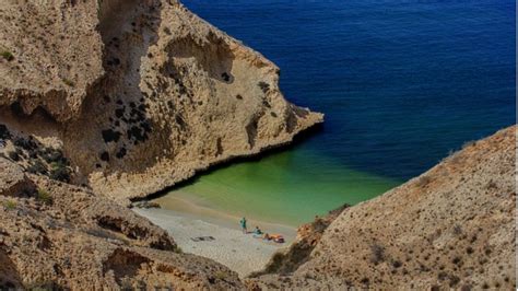 Top 8 Gorgeous Beaches In Muscat For A Dive into Tranquility