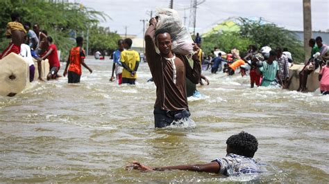 Almost 250,000 flee floods in Somali city that ‘became like an ocean’ | CNN