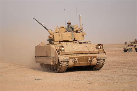 M2/M3 Bradley Fighting Vehicle | Military.com