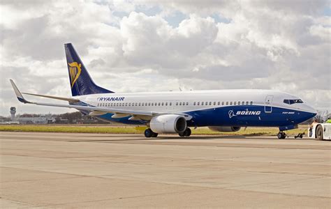 Photo: Boeing-Ryanair special hybrid livery 737-800 - Bangalore Aviation