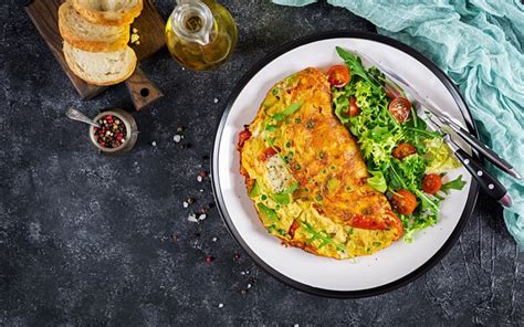 Four-Egg Omelet Nutrition Information | livestrong