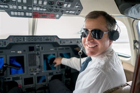 Crew Roles in Commercial Aviation - CAU Flight Schools