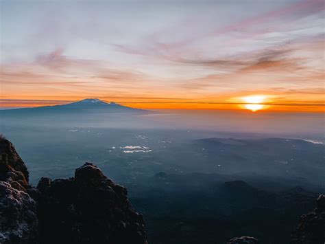 Mount Meru Tanzania – sunrise over Kilimanjaro - Yuppies On Tour