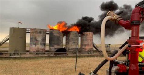 Oil Storage Tank Bursts Into Flames After Being Struck By Lightning ...