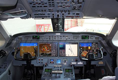 Gulfstream G550 | Helicopter cockpit, Gulfstream, Flight deck