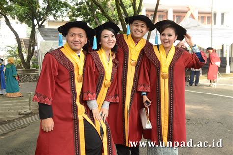 Wisuda Unpad Gelombang II Tahun Akademik 2014_2015 sesi 1-ilalang foto ...