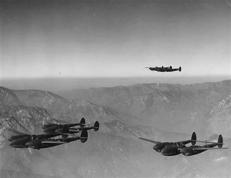 Early P-38 Lightning formation 1941 | World War Photos