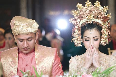 Pernikahan Adat Minang dan Jawa Bernuansa Rumah | The Bride Dept ...