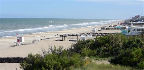 Villa Gesell: un clásico del verano, refugio de los que huyen de la ...