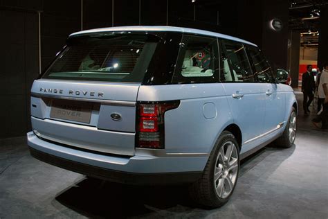 Range Rover Hybrid Models Make Their Debut