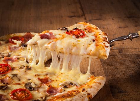 World’s Cheesiest Pizza Contains 111 Types of Cheeses | Teen Vogue