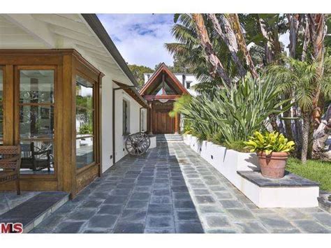 Kid Rock Lists Malibu Home for $13.45 Million - Zillow Porchlight