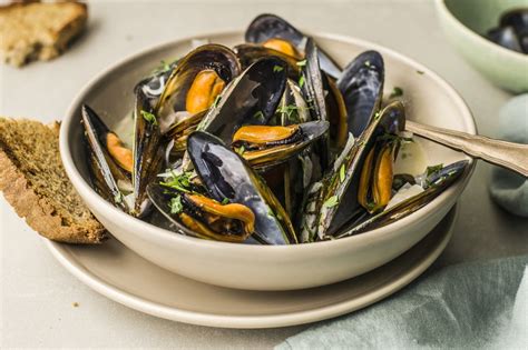 Steamed Mussels in White Wine Recipe