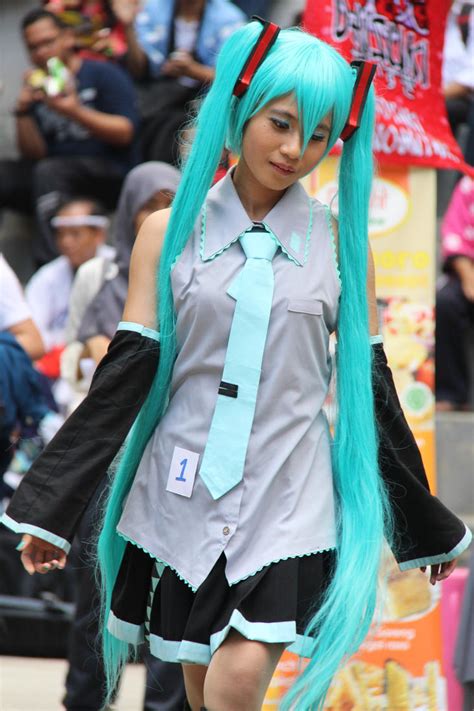 Hatsune Miku Cosplay by dejikodaioh on DeviantArt