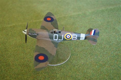 Keith's Tabletop Gaming / Painting Blog: Airfix 1:72 Scale Spitfire