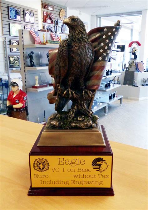 Eagle-Adler-US-Flag | Trophy Center