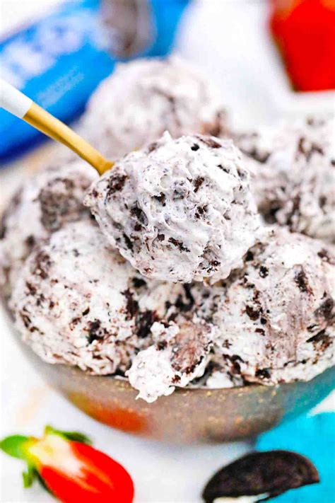 3 Ingredient Oreo Ice Cream Recipe - Sweet and Savory Meals