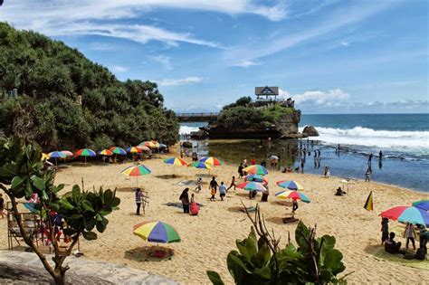 Menikmati Keseruan Wisata di Pantai Kukup yang Dijuluki Akuarium Alami ...