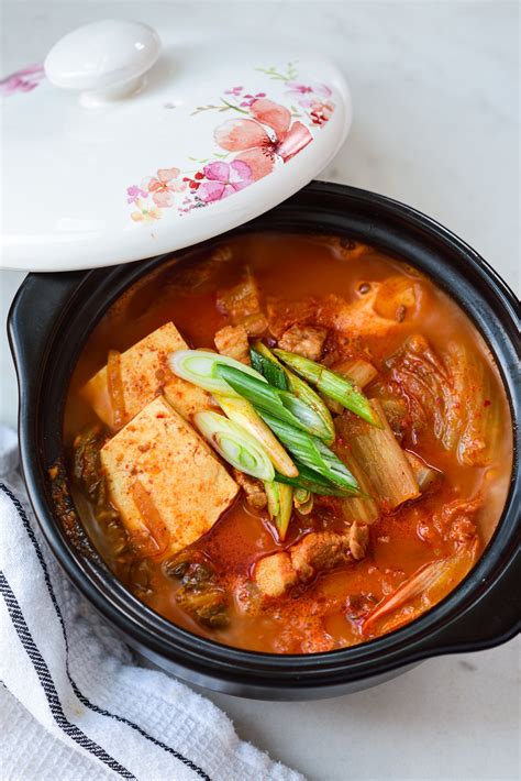 Kimchi Jjigae (Kimchi Stew) - Korean Bapsang