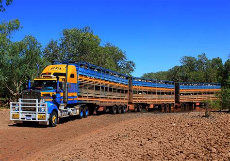 Crossing horizons: Trains and road trucks across Australia (Video)