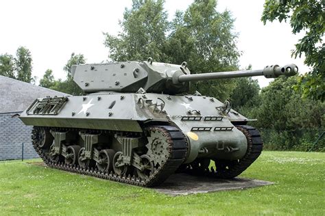 Fonds d'ecran Belgique Tank Monument Bastogne, M10 Wolverine Herbe ...