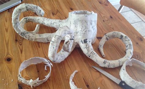 Creepy Paper Mache Octopus: Craft Tutorial