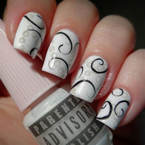 Cute And Creative Swirl Nail Art 2023