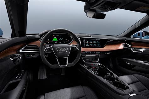 Audi e-tron GT - цена и характеристики, фотографии и обзор