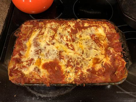 [Homemade] Lasagna with meat sauce and ricotta cheese : r/food