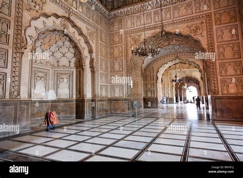 Pakistan - Punjab - Lahore - Badshahi mosque interior Stock Photo - Alamy