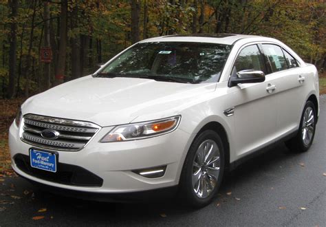 File:2010 Ford Taurus Limited 2 -- 10-31-2009.jpg - Wikimedia Commons