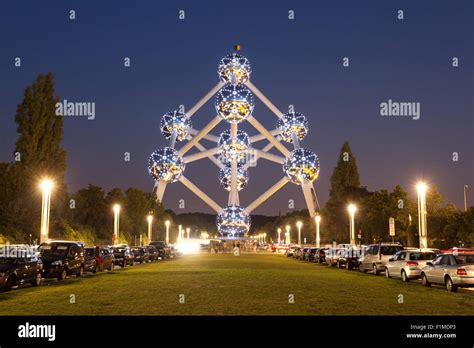 Atomium at night hi-res stock photography and images - Alamy