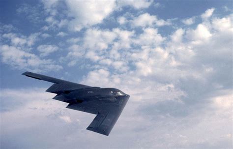 How the Sophisticated B-2 Spirit Stealth Bomber Stays Invisible ...