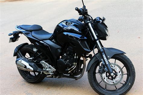 Yamaha-FZ25-Full-Photo - GaadiKey