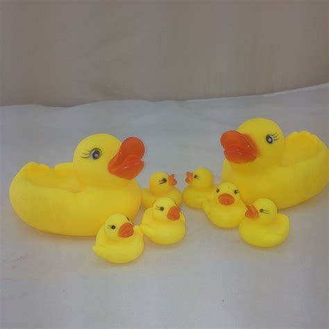 2018 Yellow Duck Bath Toy Baby Kits Bathroom Toys Bath Duck Lovely Gift ...