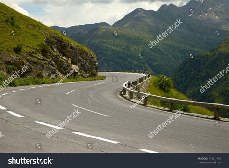 51,554 Road Bend Images, Stock Photos & Vectors | Shutterstock