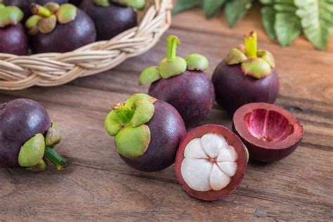 Mangosteen: Benefits and Uses of This Tropical Fruit