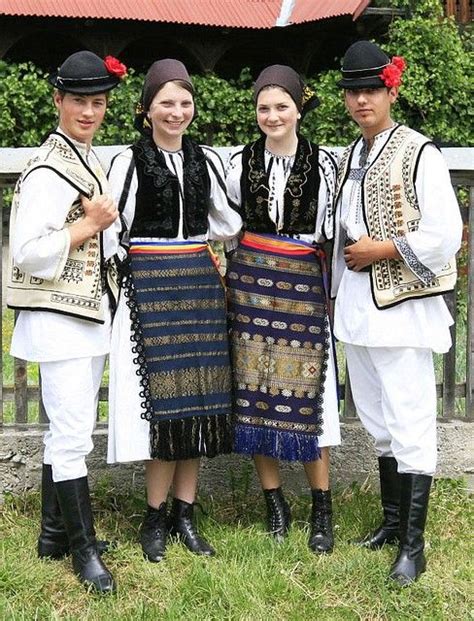 Romania | Traditional outfits, Folk costume, Serbian clothing