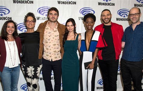 Siren Cast and Creator on Freeform's Unique Mermaid Series | Collider