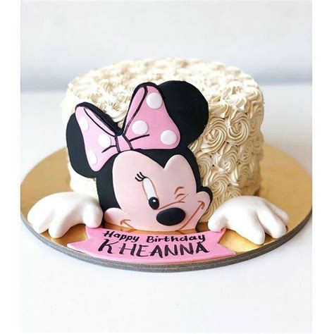 Buttercream Minnie Mouse cake