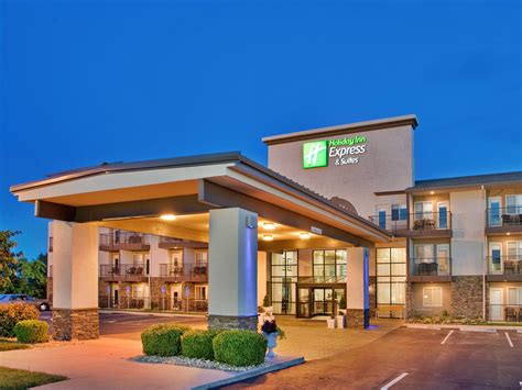 Places to Stay in Branson, MO | Holiday Inn Express & Suites Branson 76 ...