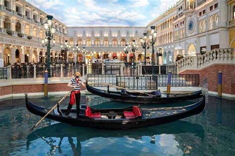 Venetian Gondola Ride: Prices, Hours, Tips