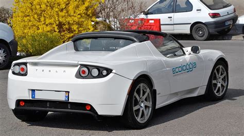 Tesla's Original Roadster: Price, Specs and Range of the Vehicle That ...